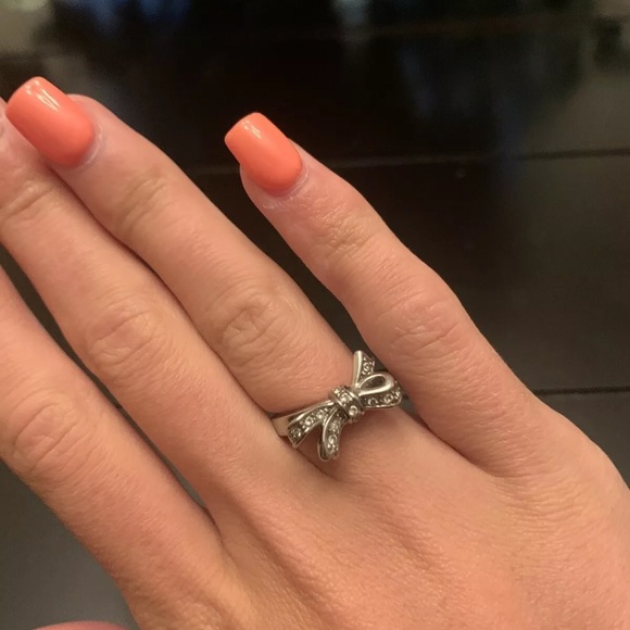 Juicy Bow Ring - Picture 2 of 2